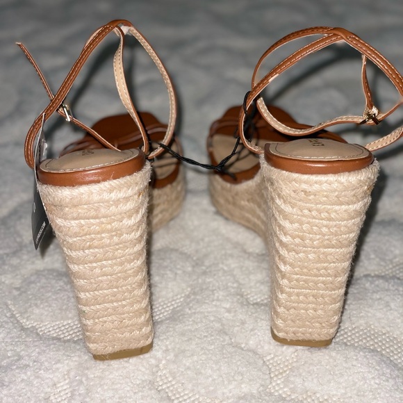 Strappy Wedge Square Toe Sandals - Picture 6 of 14